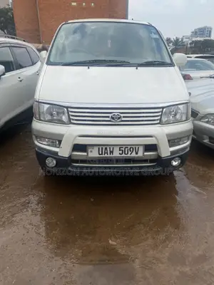 Toyota Regius 1998 White