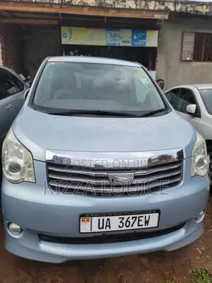 Toyota Noah 2012 Blue