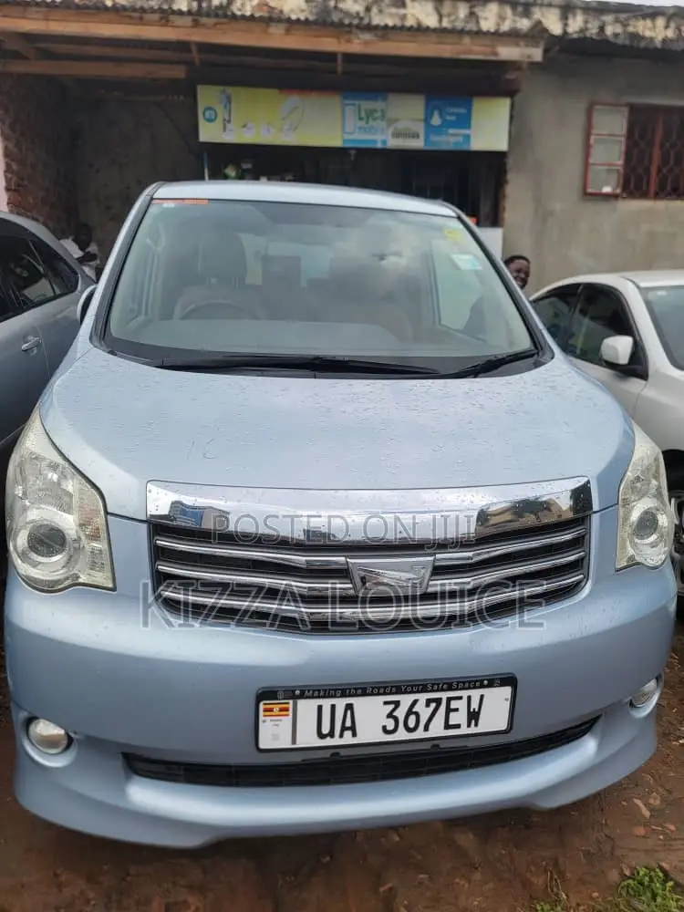 Toyota Noah 2012 Blue