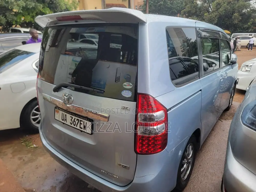 Toyota Noah 2012 Blue