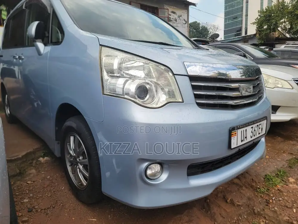 Toyota Noah 2012 Blue