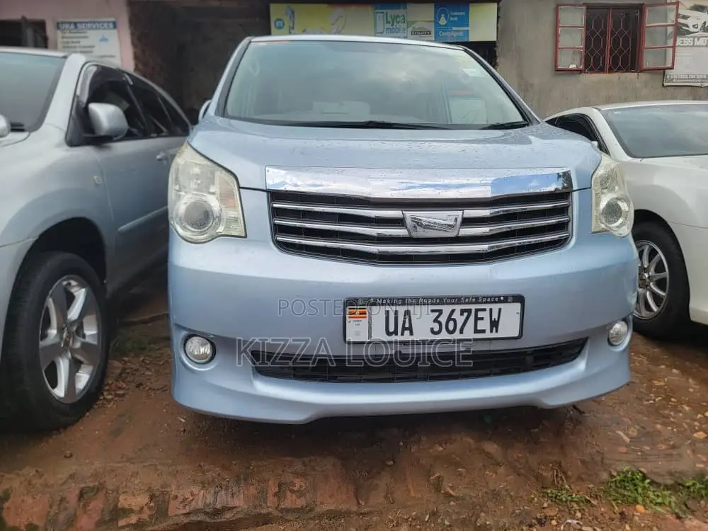 Toyota Noah 2012 Blue