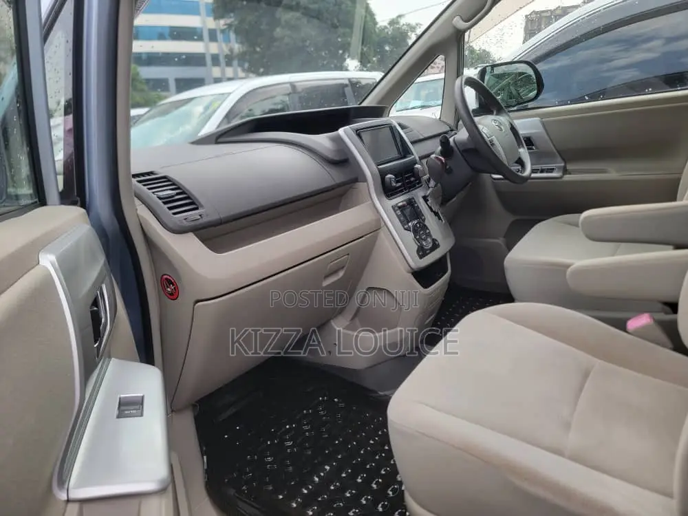 Toyota Noah 2012 Blue