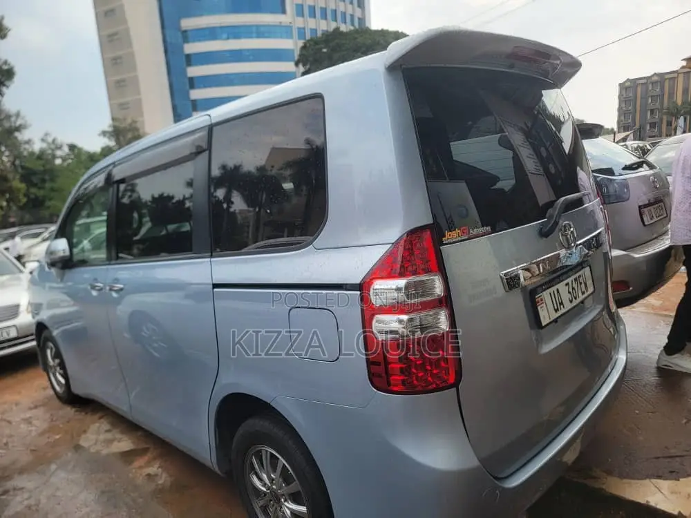 Toyota Noah 2012 Blue