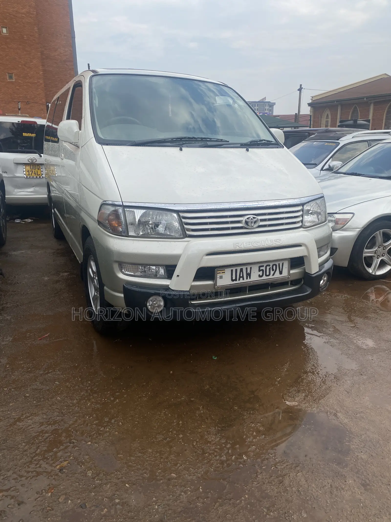 Toyota Regius 1998 White