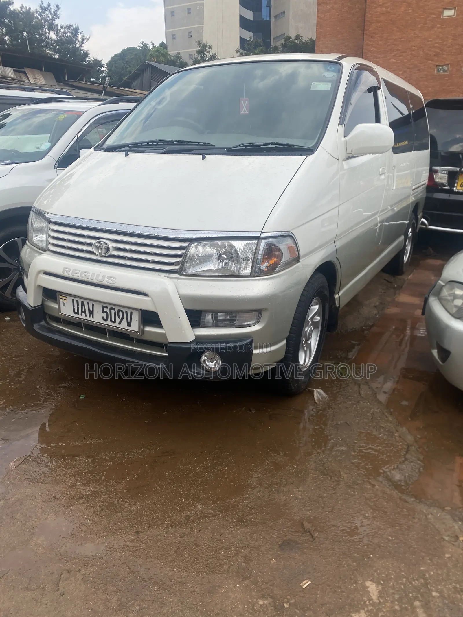 Toyota Regius 1998 White