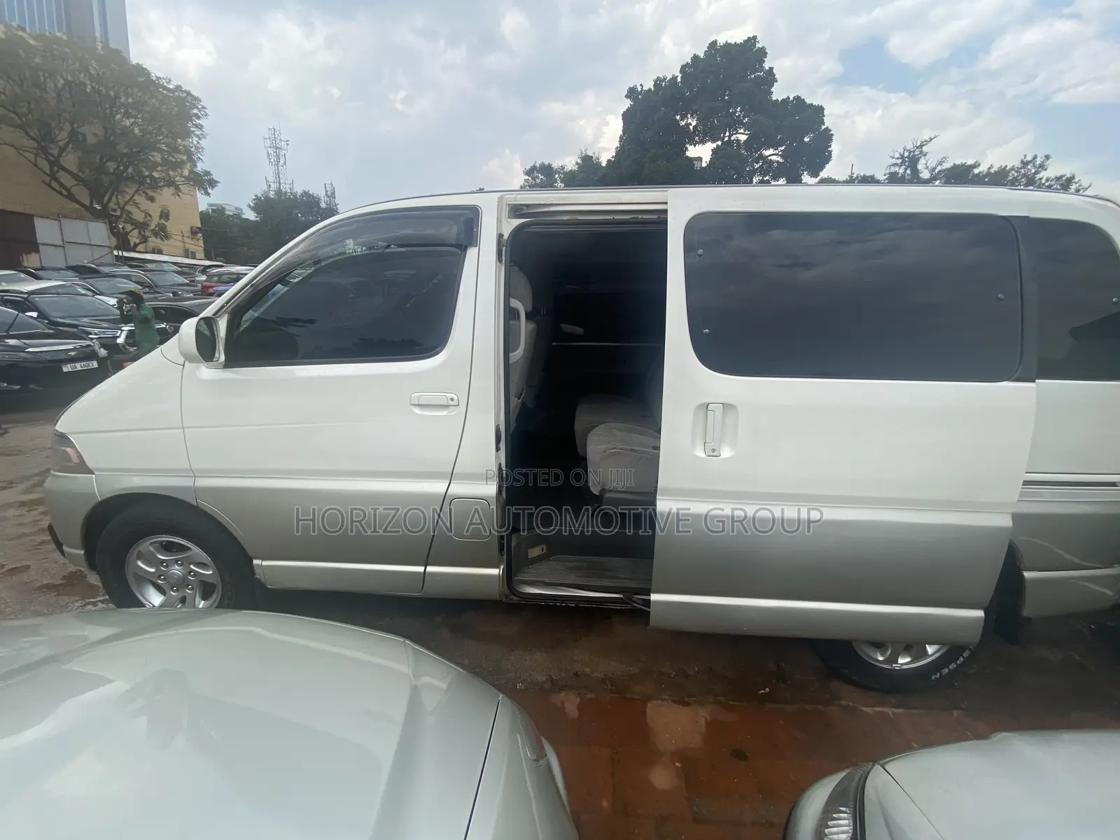 Toyota Regius 1998 White