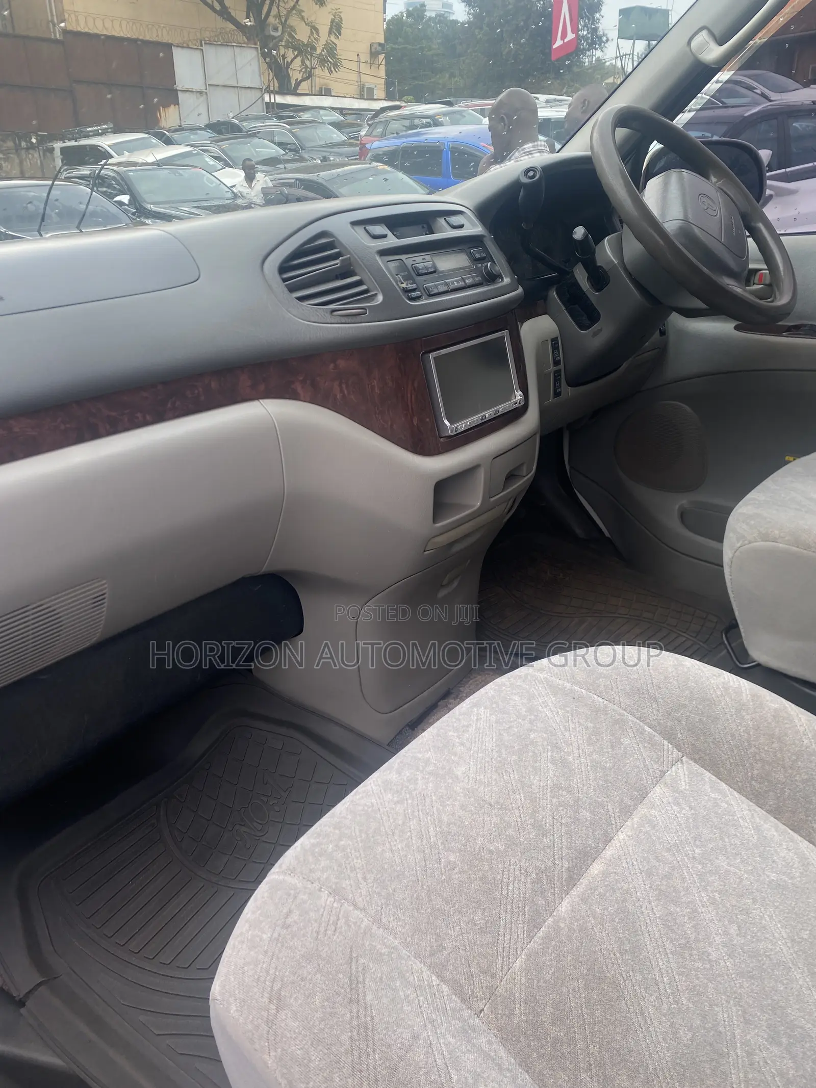 Toyota Regius 1998 White