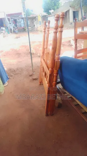 4by6 Wooden Bed in Good Condition Readily Available for Sale