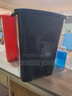 Waste Bin With Pedal, 30 Litres - Red