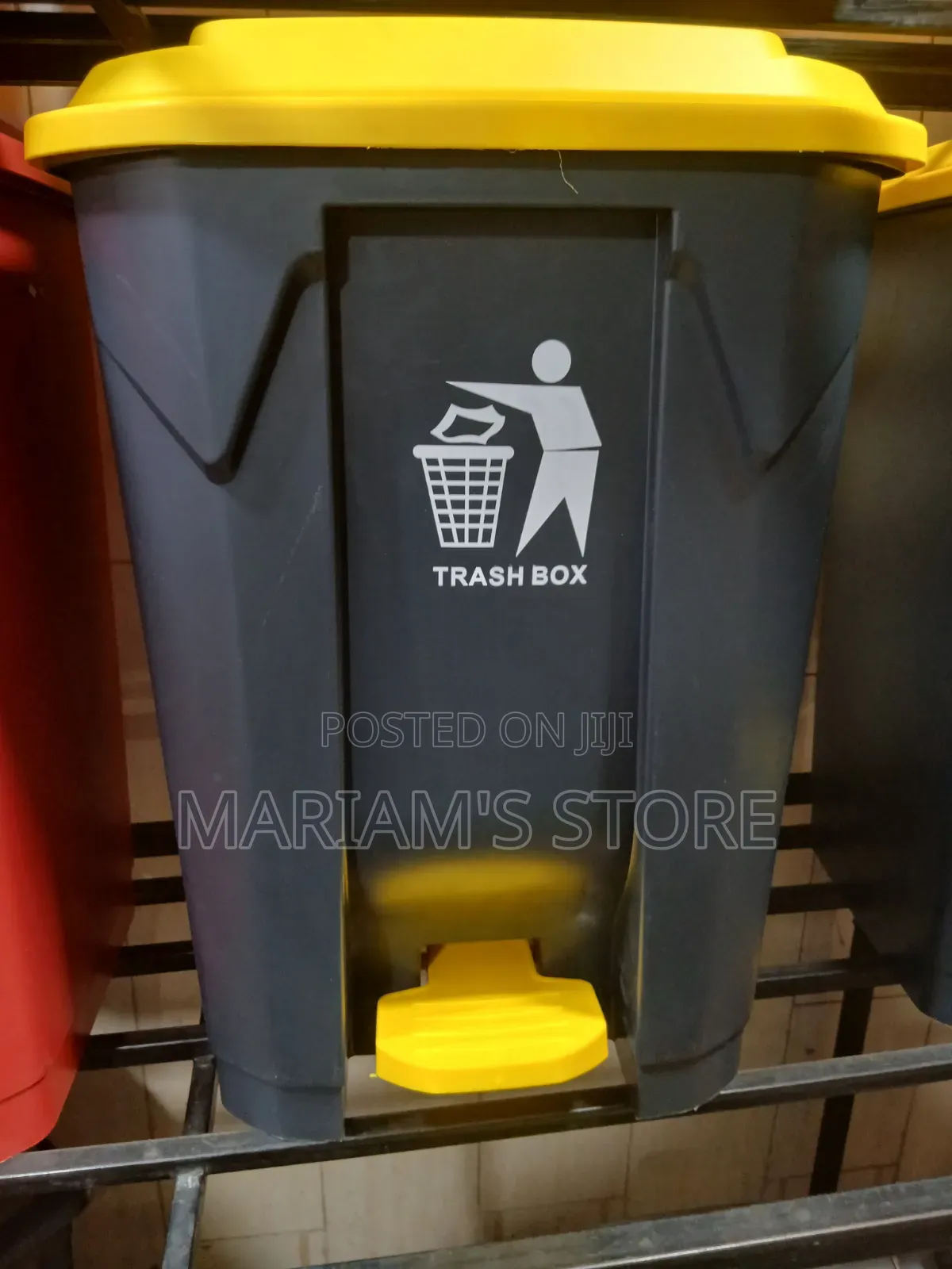 Plastic Waste Bin With Pedal.