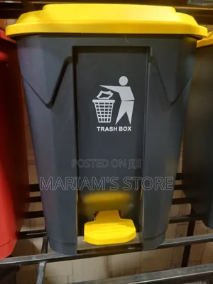 Plastic Waste Bin With Pedal.
