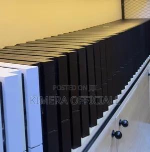 Many PS4 Standard Consoles Chipped Non Chipped 12 Games 2 Pads
