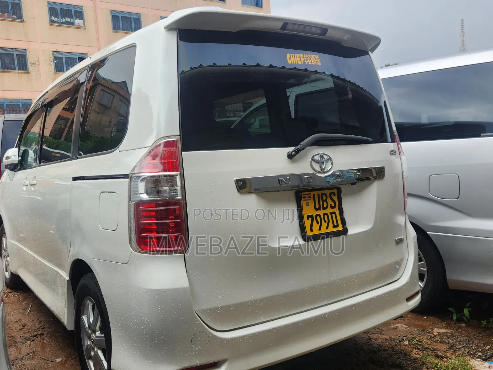 Toyota Noah 2010 White