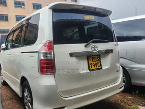 Toyota Noah 2010 White