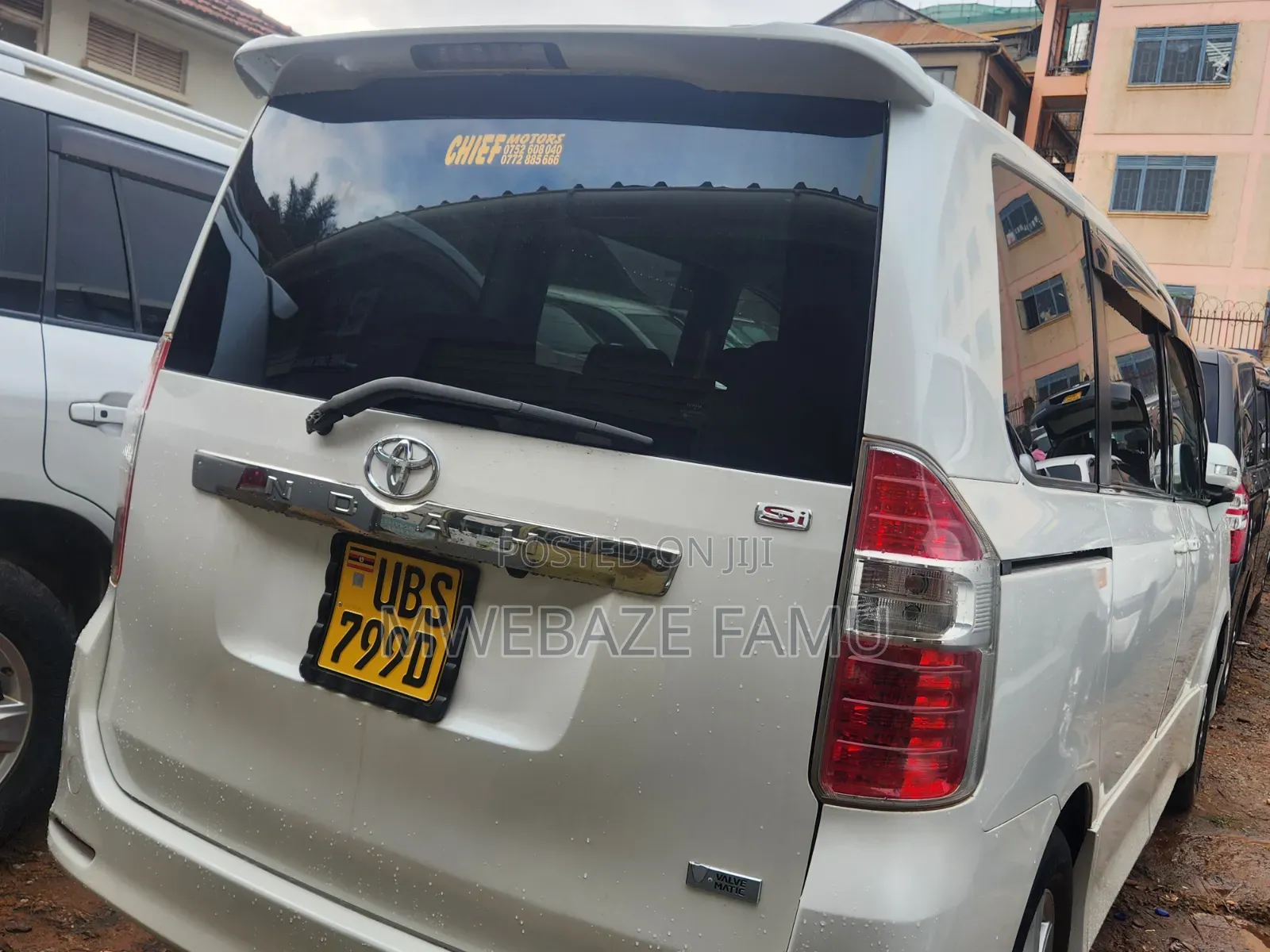 Toyota Noah 2010 White
