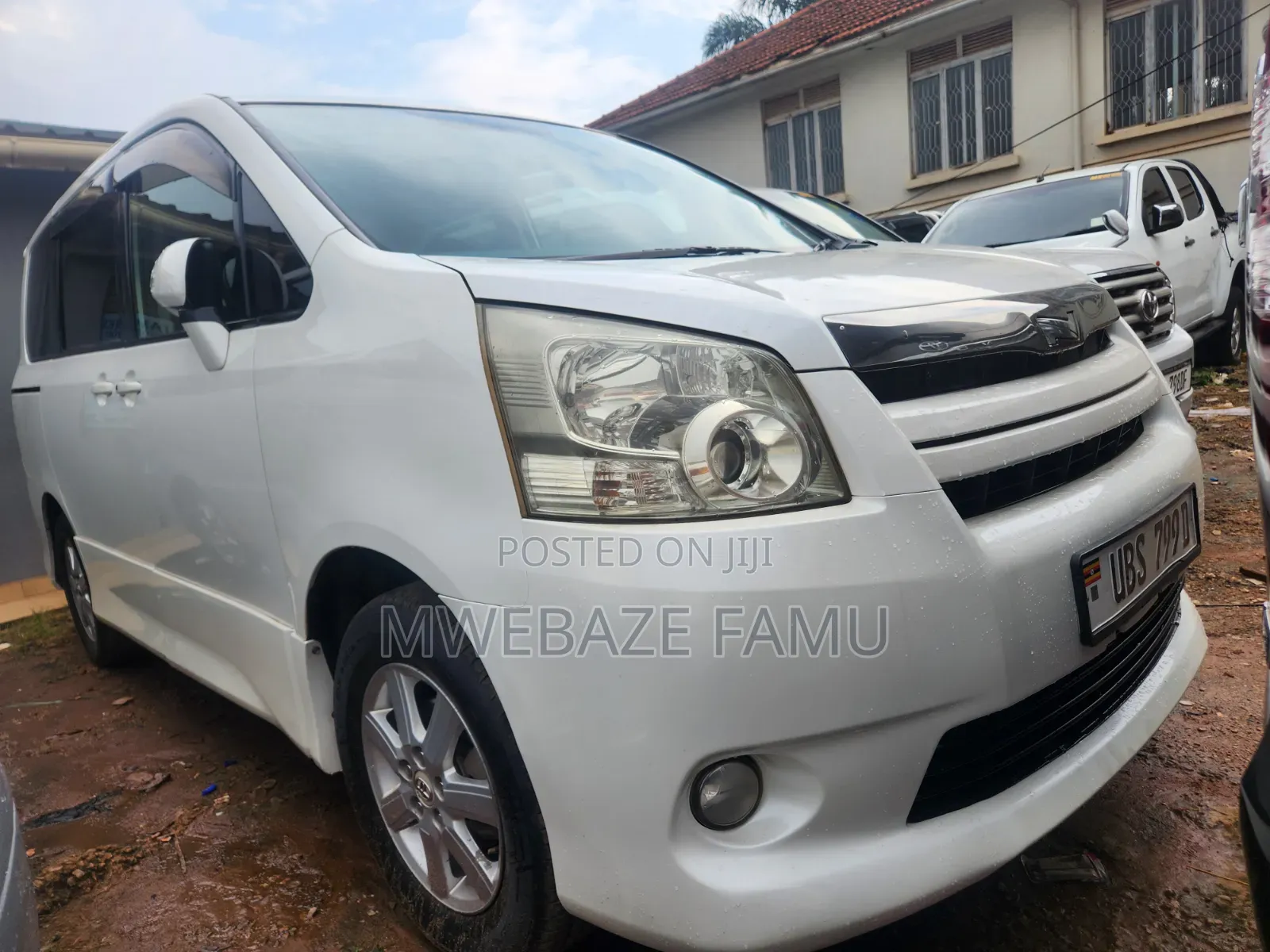Toyota Noah 2010 White