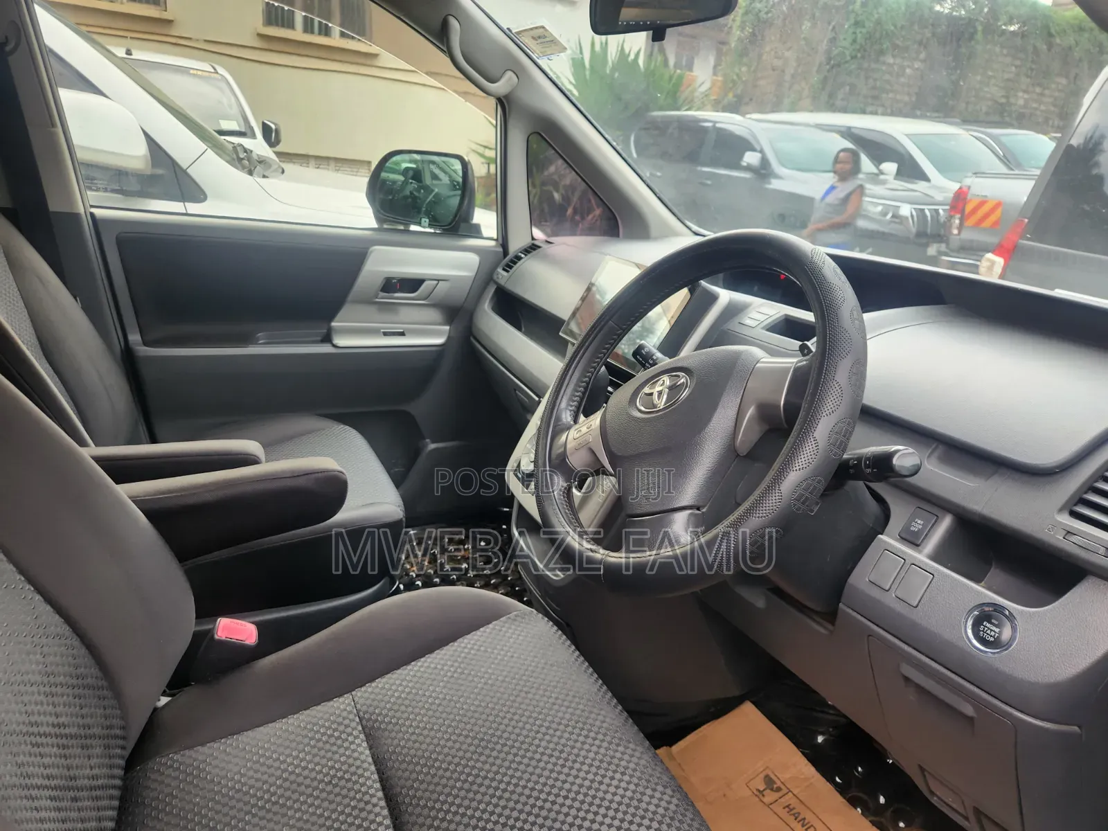 Toyota Noah 2010 White