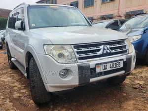 Mitsubishi Pajero 2011 White