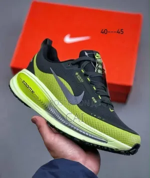 Nike Vomero 18 Gore-Tex Sneakers