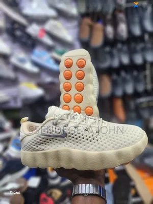 Nike Mind 002