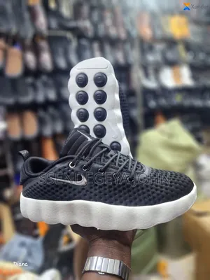 Nike Mind 002