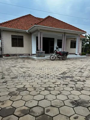 5bdrm Bungalow in Matugga Town, Division B for sale