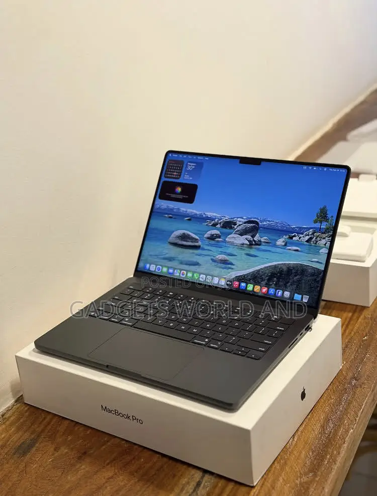 New Laptop Apple MacBook Pro 36GB Apple M5 Max SSD 2T