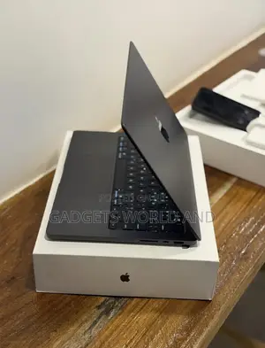 New Laptop Apple MacBook Pro 36GB Apple M5 Max SSD 2T