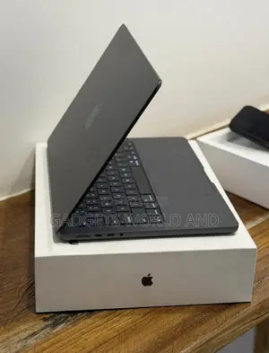 New Laptop Apple MacBook Pro 36GB Apple M5 Max SSD 2T