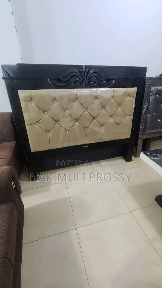 Cream Black 5x6 Bed in Leather