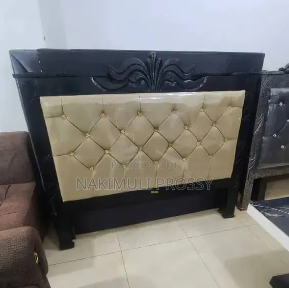 Cream Black 5x6 Bed in Leather