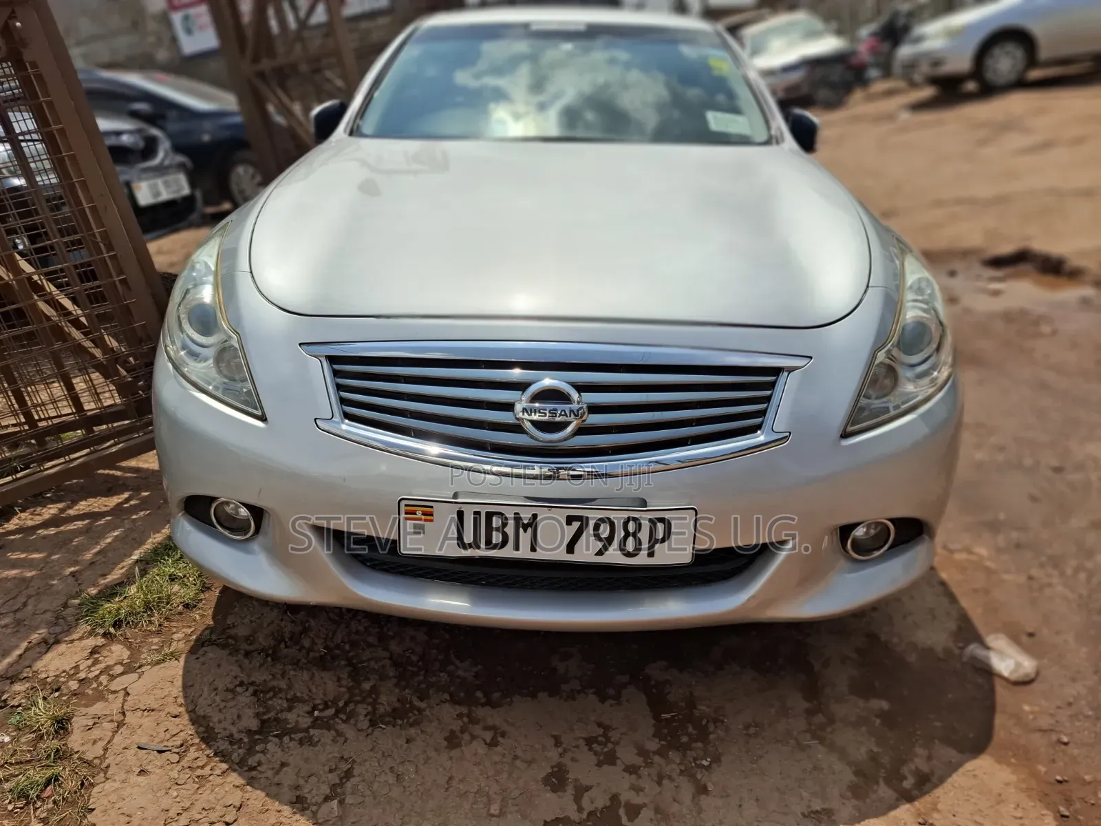 Nissan Skyline 2010 Silver