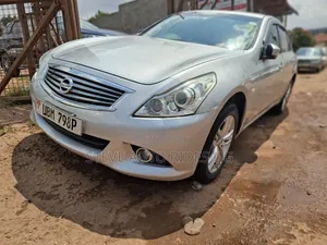 Nissan Skyline 2010 Silver