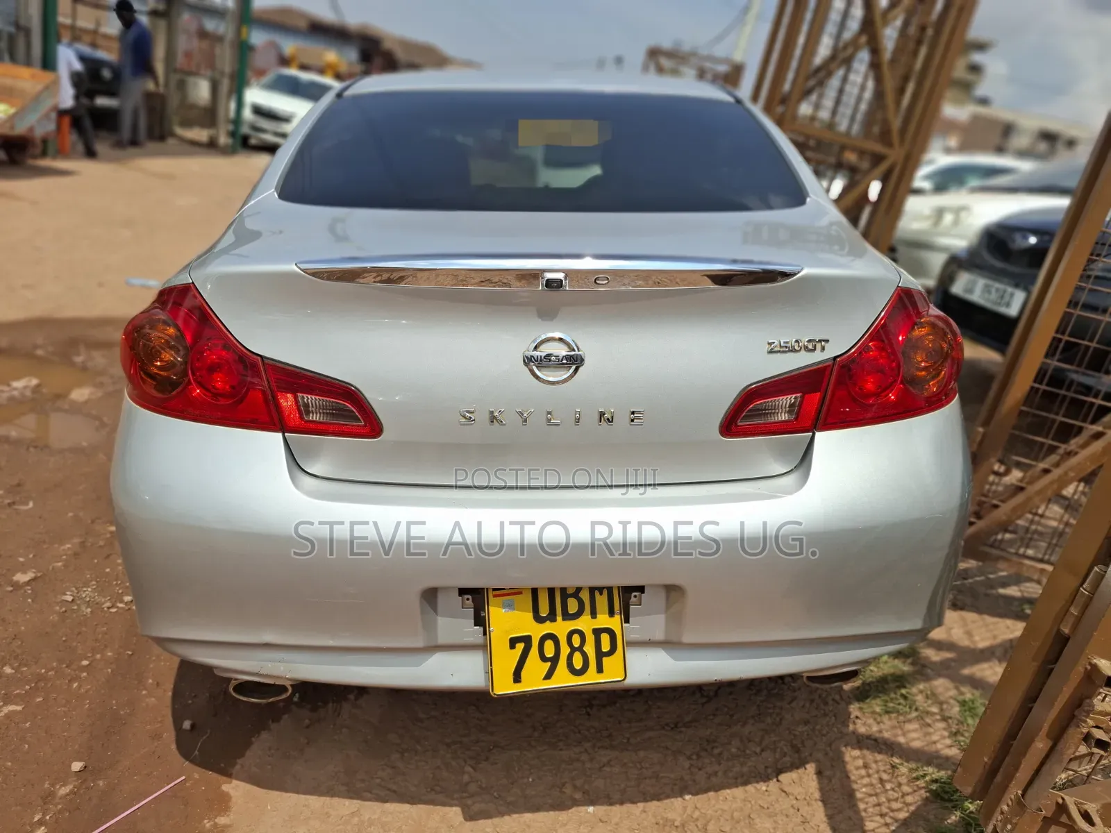 Nissan Skyline 2010 Silver