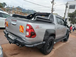 Toyota Hilux 2019 Silver