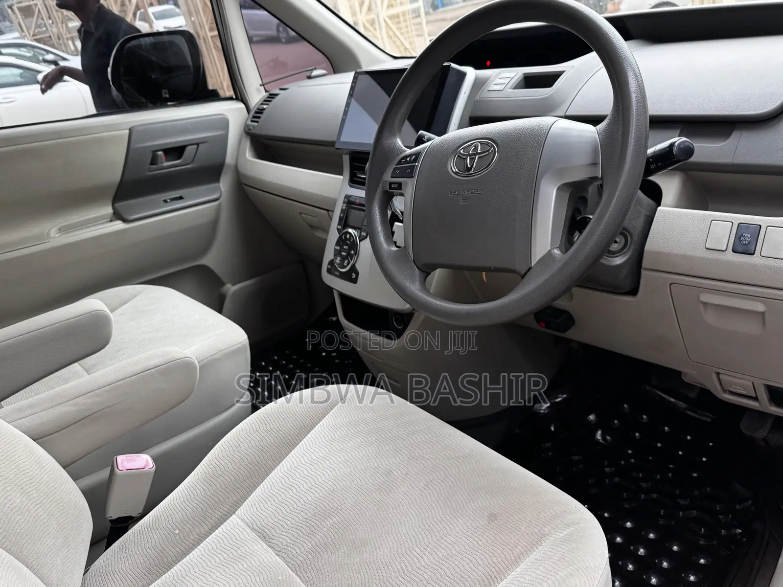 Toyota Noah 2010