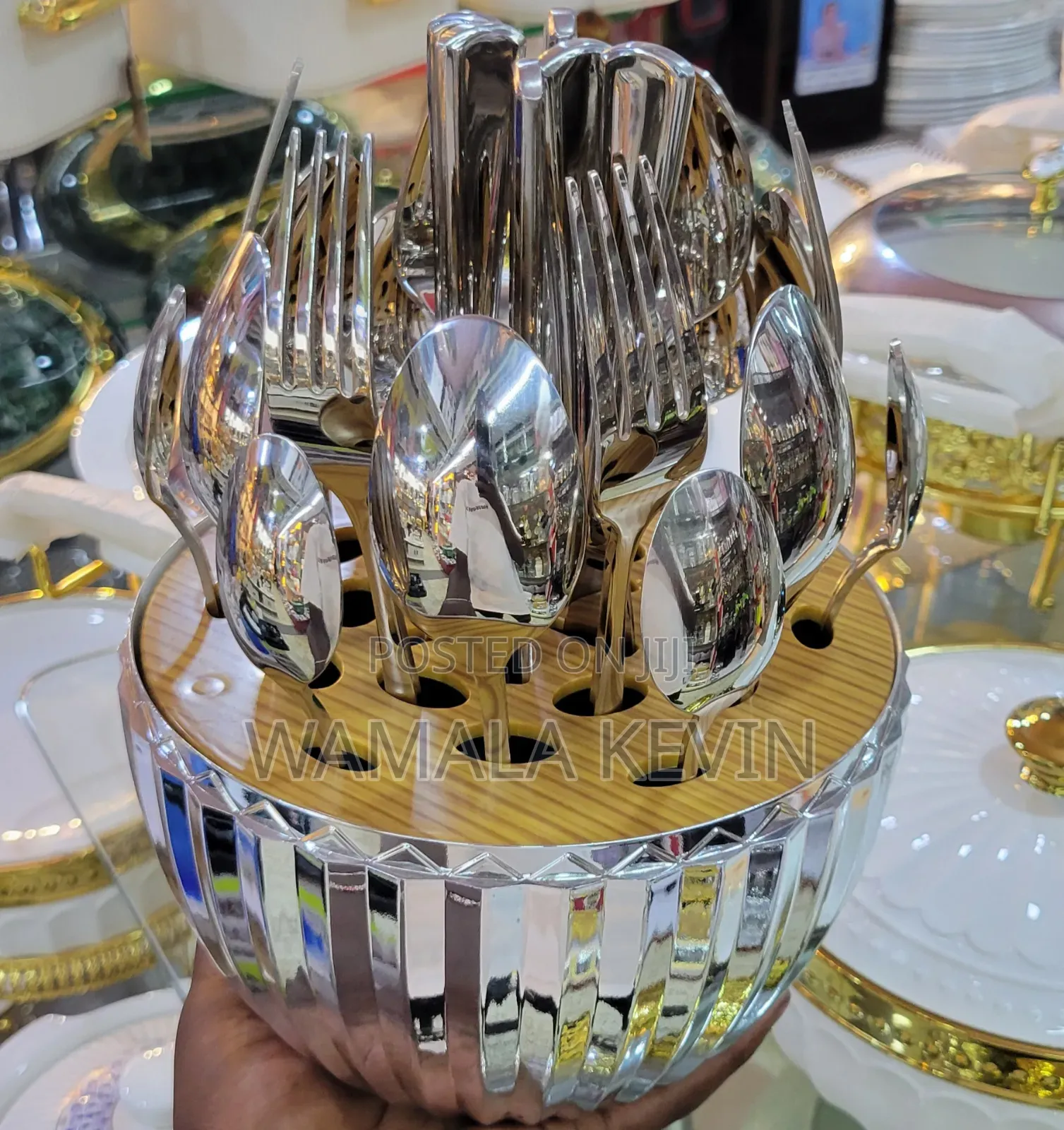24-Piece Cutlery Set