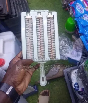 Manual Carpet Sweeper or Handheld Carpet Brush for Cleaning Rugs