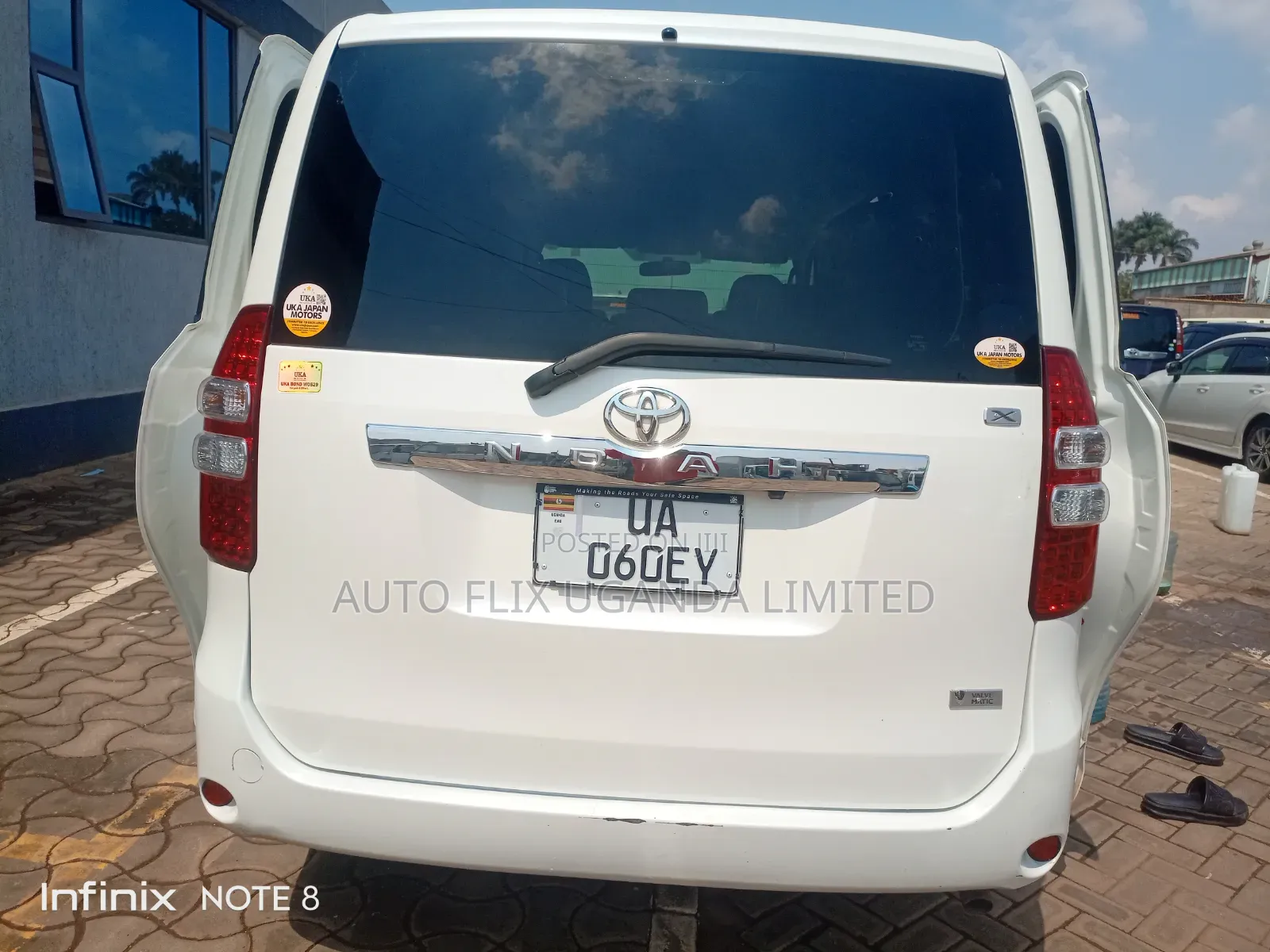 Toyota Noah 2011 White