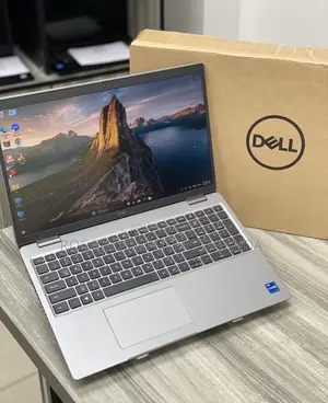 New Laptop Dell Inspiron 15 5593 16GB Intel Core i7 SSD 512GB