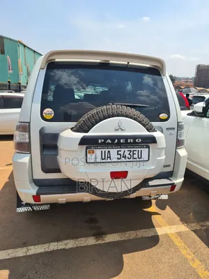 Mitsubishi Pajero 2011 White