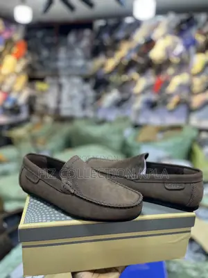 Brown Clarks Style Leather Moccasin Loafers – Moc Toe Stitch Detail