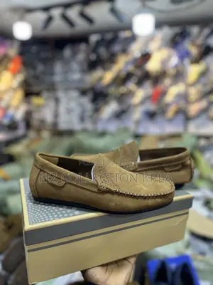 Brown Clarks Style Suede Moccasin Loafers – Contrast Stitch Detail