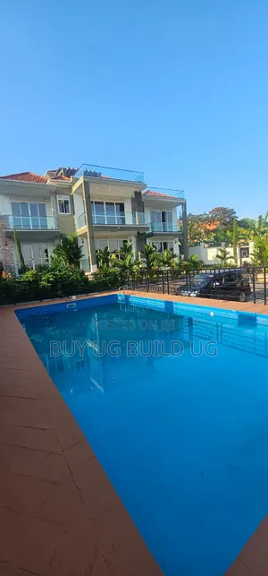 5bdrm Maisonette in Lubowa Entebe Road, Central Division for sale