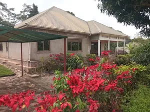 5bdrm Bungalow in Mukono Town for sale