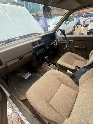 Nissan Hardbody 1990 White