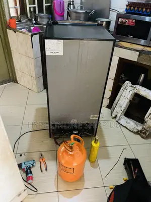 Professional Lowcharge Fridge Technician for Gas Refilling Service