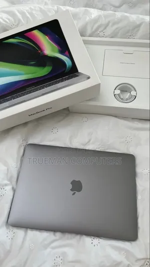 Laptop Apple MacBook Pro 2022 M2 16GB Intel Core i5 SSD 256GB