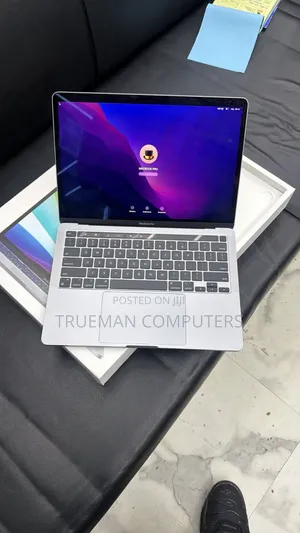 Laptop Apple MacBook Pro 2022 M2 16GB Intel Core i5 SSD 256GB